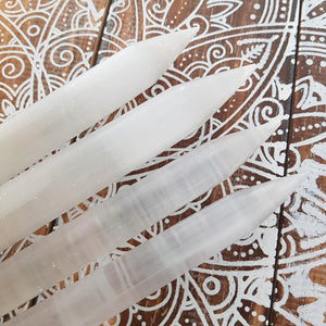 Selenite Point Wand (assorted. approx. 14-16x1.5-2cm)