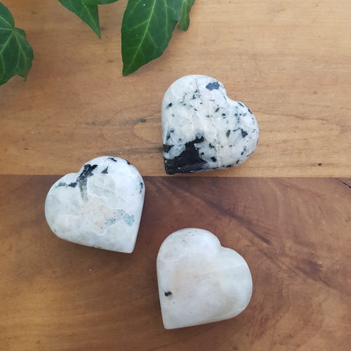 Moonstone Heart (assorted. approx. 4.2-4.4x4.2x2.1-2.3cm)