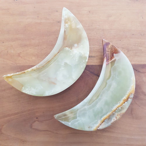 Banded Calcite aka Marble Onyx Crescent Moon Dish (assorted. approx. 13-13.5x7.5-7.8cm