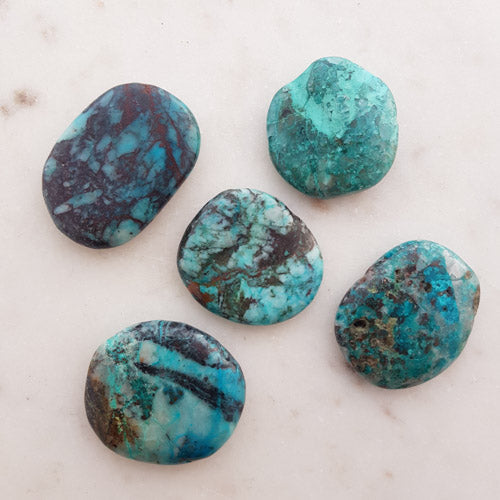 Chrysocolla Flat Stone (assorted. approx. 4.2-4.8x3.5-4.7x0.9-1.2cm)