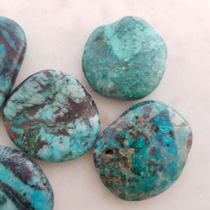 Chrysocolla Flat Stone (assorted. approx. 4.2-4.8x3.5-4.7x0.9-1.2cm)