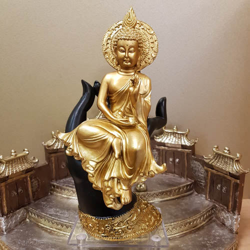 Gold Thai Buddha Sitting in Black Hand (approx. 24x13cm)