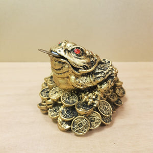 Gold Feng Shui Frog (approx. 10x9x8cm)
