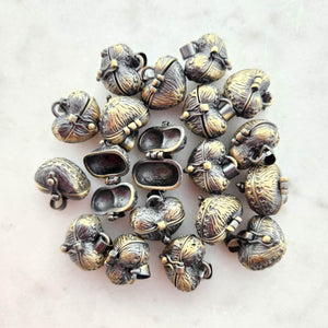 Antique Bronze Look Heart Prayer/Keepsake Pendant/Charm (brass)