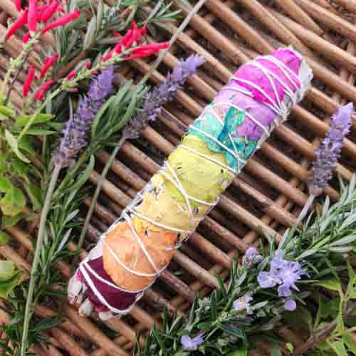7 Chakras White Sage & Rose Petals Cleansing & Blessing Stick / Bundle (assorted. approx. 17cm)