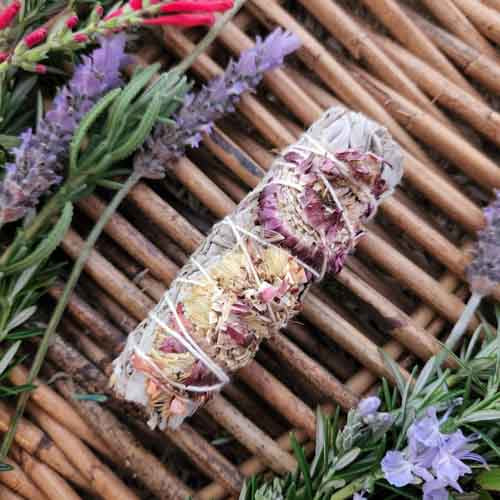 White Sage & Bourganvillea Flower Cleansing & Blessing Stick / Bundle (assorted. approx. 10-12cm)