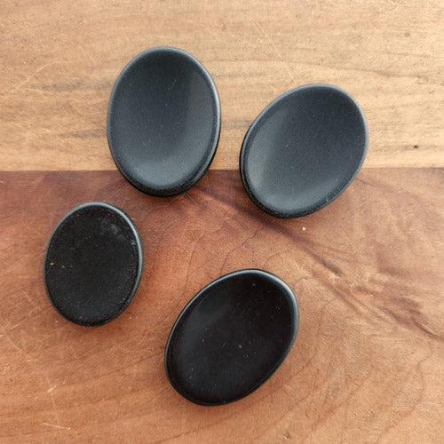 Black Agate Worry Stone (assorted. approx. 4x3cm)