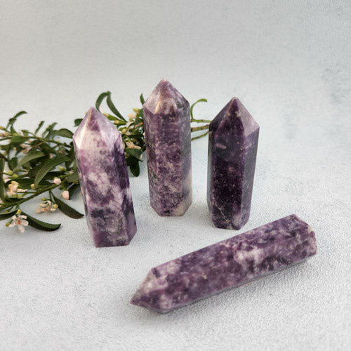 Lepidolite Polished Point (assorted. approx. 6.3-7.7x2.1-2.6x1.8-2.1cm)