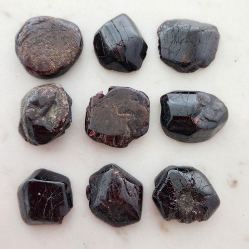 Garnet Polished Slab (assorted. approx. 3-4.2x2.5-3.8x0.7-1.5cm)