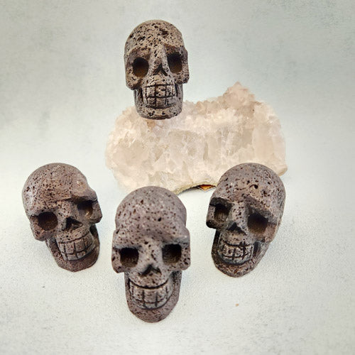 Lava Skull (assorted. approx. 5.1-5.2x3.1-3.2x3.9-4.1cm)