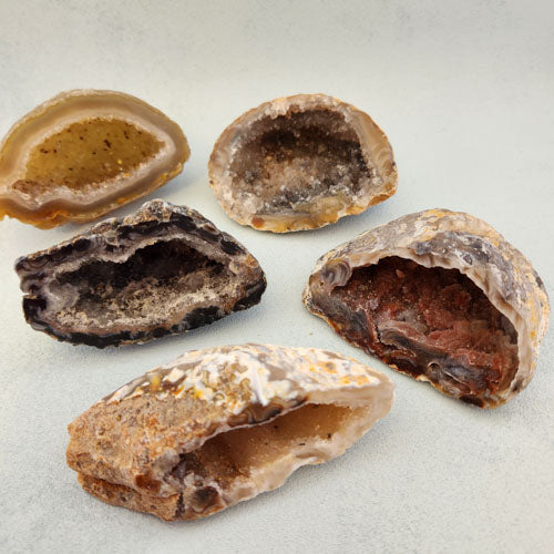 Natural Agate Geode (assorted. approx. 9.1-10.5x5-8x3.5-5.8cm)