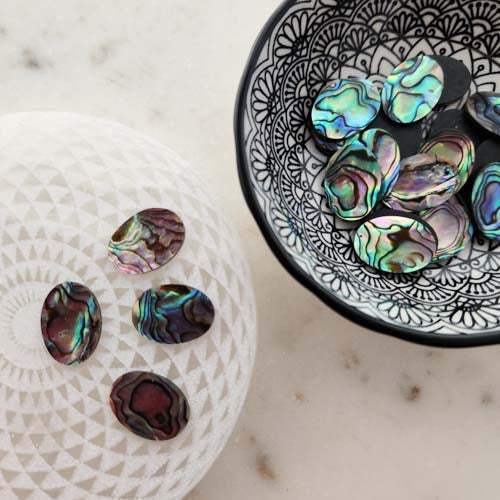 Paua Shell Cabochon (assorted. approx. 1.8x1.3cm)