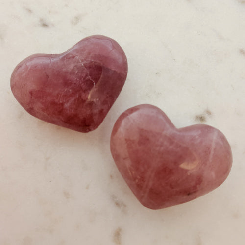 Strawberry Quartz Heart (assorted. approx. 4.8-6x6-6.2x2.4-2.8cm)