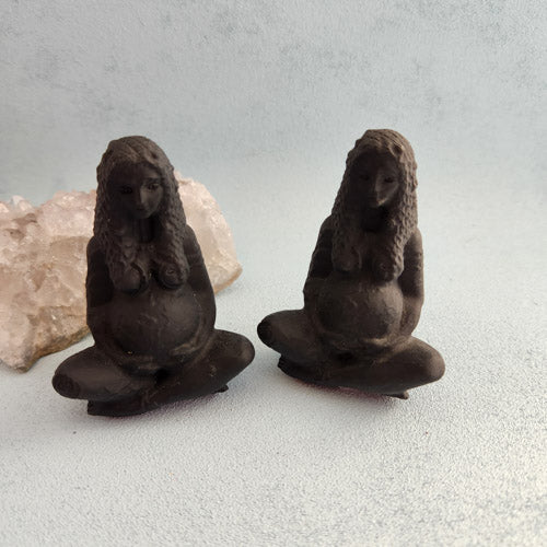Black Obsidian Earth Mother (assorted. approx. 8x6x4cm)