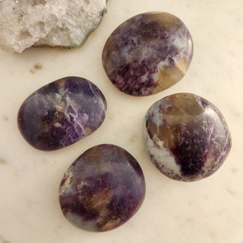 Lepidolite Palm Stone (assorted. approx. 6-7.9x4.2-6.1x2.1-3.5cm)