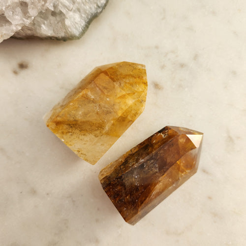 Golden Quartz Polished Point (assorted. approx. 5.9x3.5-3.8x2.4-2.5cm)