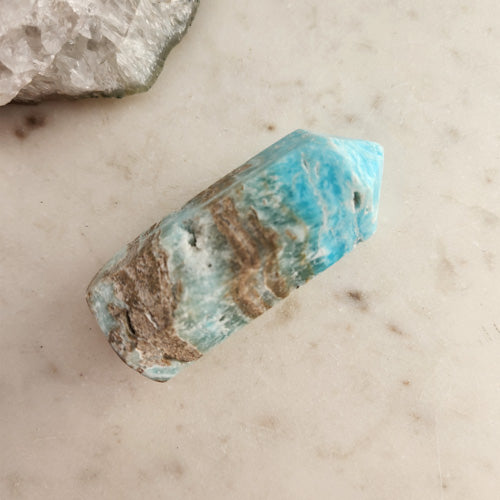 Caribbean Blue Calcite Point (approx. 8.2x3.6x3.2cm)