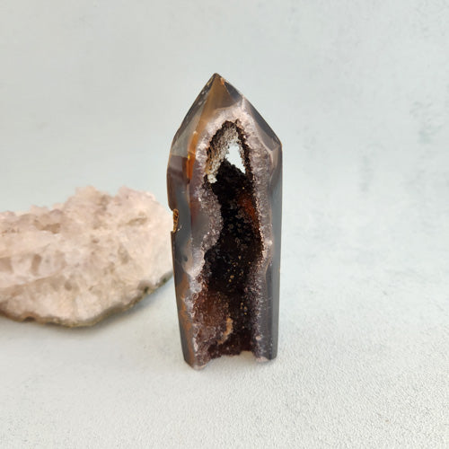 Agate Geode Polished Point (approx. 10.7x3.8x3.8cm)