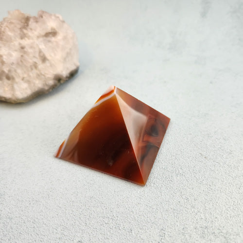 Carnelian/Agate Pyramid (assorted. approx. 3.8x5.3cm)