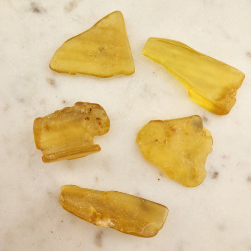 Copal Amber Free Form (assorted. approx. 3.8-5.6x2.1-3.5x0.6-2.1cm)