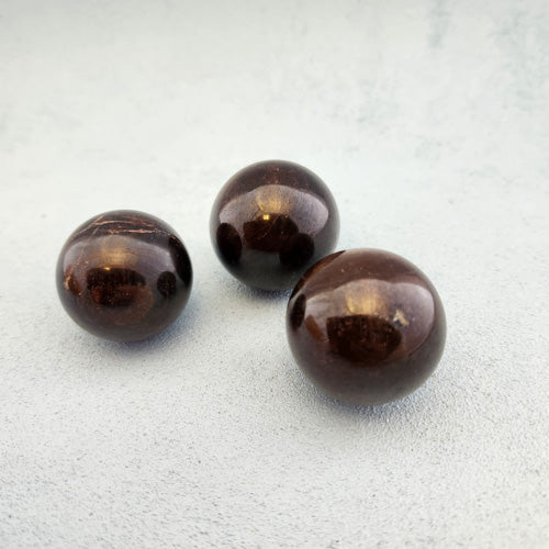 Garnet Sphere (assorted. approx. 3.4-3.6cm diameter)