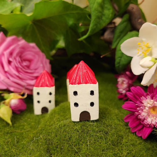 Red Roofed Fairy Garden House (approx. 4x2cm)