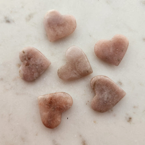 Pink Amethyst Heart (assorted. approx. 2.9-3.2x2.7-3x0.6cm)