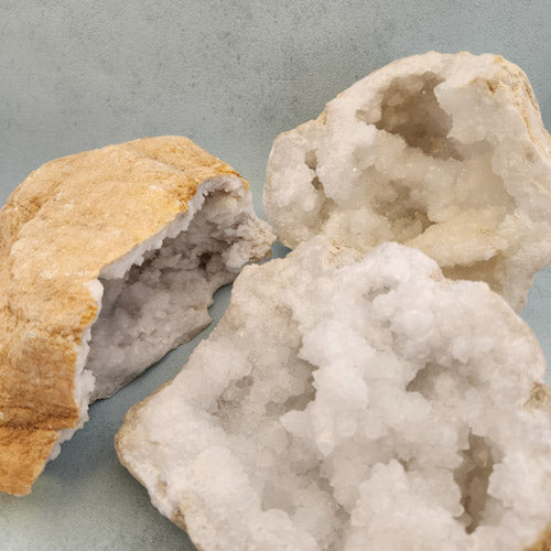 Quartz Geode (approx. 14-20x13.3-19.2cm)