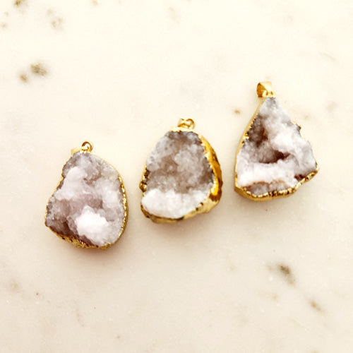 Agate Druzy Pendant (gold look edging. silver metal bale. assorted)