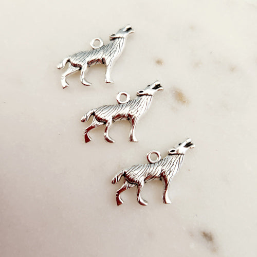 Howling Wolf Pendant/Charm (silver metal)