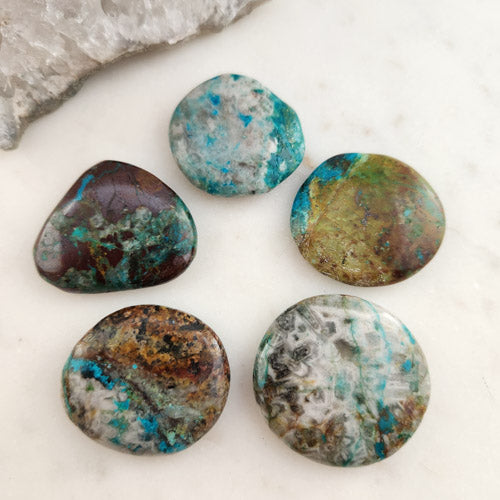 Chrysocolla Plus Flat Stone (assorted. approx. 4.1x3.6cm)