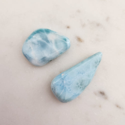 Larimar Polished Free Form (assorted. approx. 4.1-5x1.5-2.2x0.9cm)