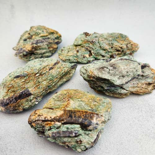 Fuschite with Kyanite Rough Rock (assorted. approx. 2.4-3.6x4.7-5.9x6.4-10.3cm)