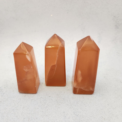 Honey Caramel Calcite Obelisk (assorted. approx. 7.1-7.8x2.6-3.2x2.6-3.1cm)