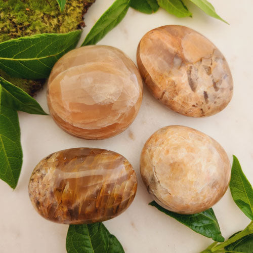 Peach Moonstone Palm Stone (assorted. approx. 5.1-6.6x4.8-6x2.5-3.6cm)