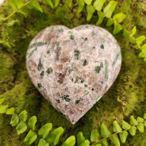 Green Tourmaline in Lepidolite Heart (approx. 7.3x7.2x3cm)