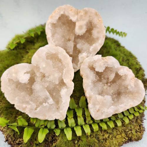 Quartz Geode Heart (they have been joined together. assorted. approx. 6.5-7.5x6.5-7cm)