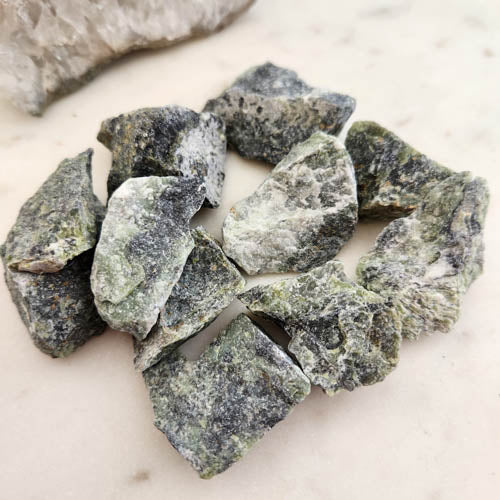 Jade Rough Rock (assorted. approx. 1.3-3.3x2.4-4x3.7-4.9cm)
