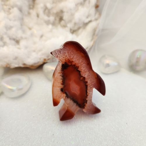 Red Agate Penguin (assorted. approx. 5.2x3.7cm)