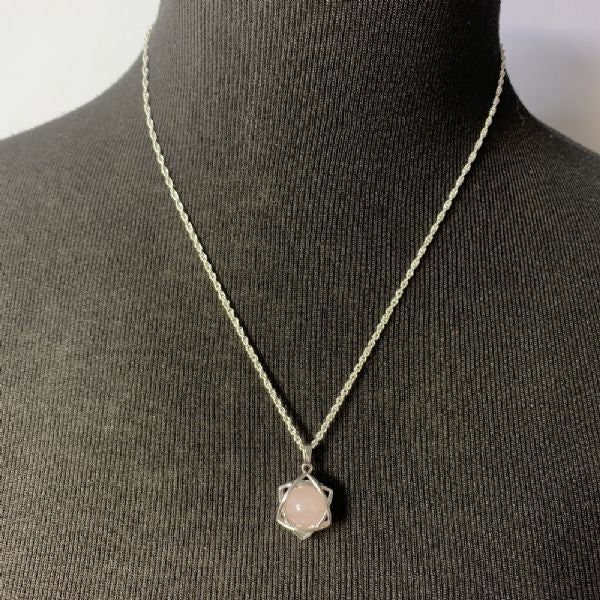 Rose Quartz Star Pendant with Chain. (silver metal)